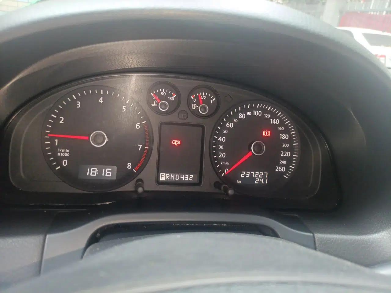 Volkswagen Passat 2011 1.8T Automatic Luxury Model — миниатюра 11