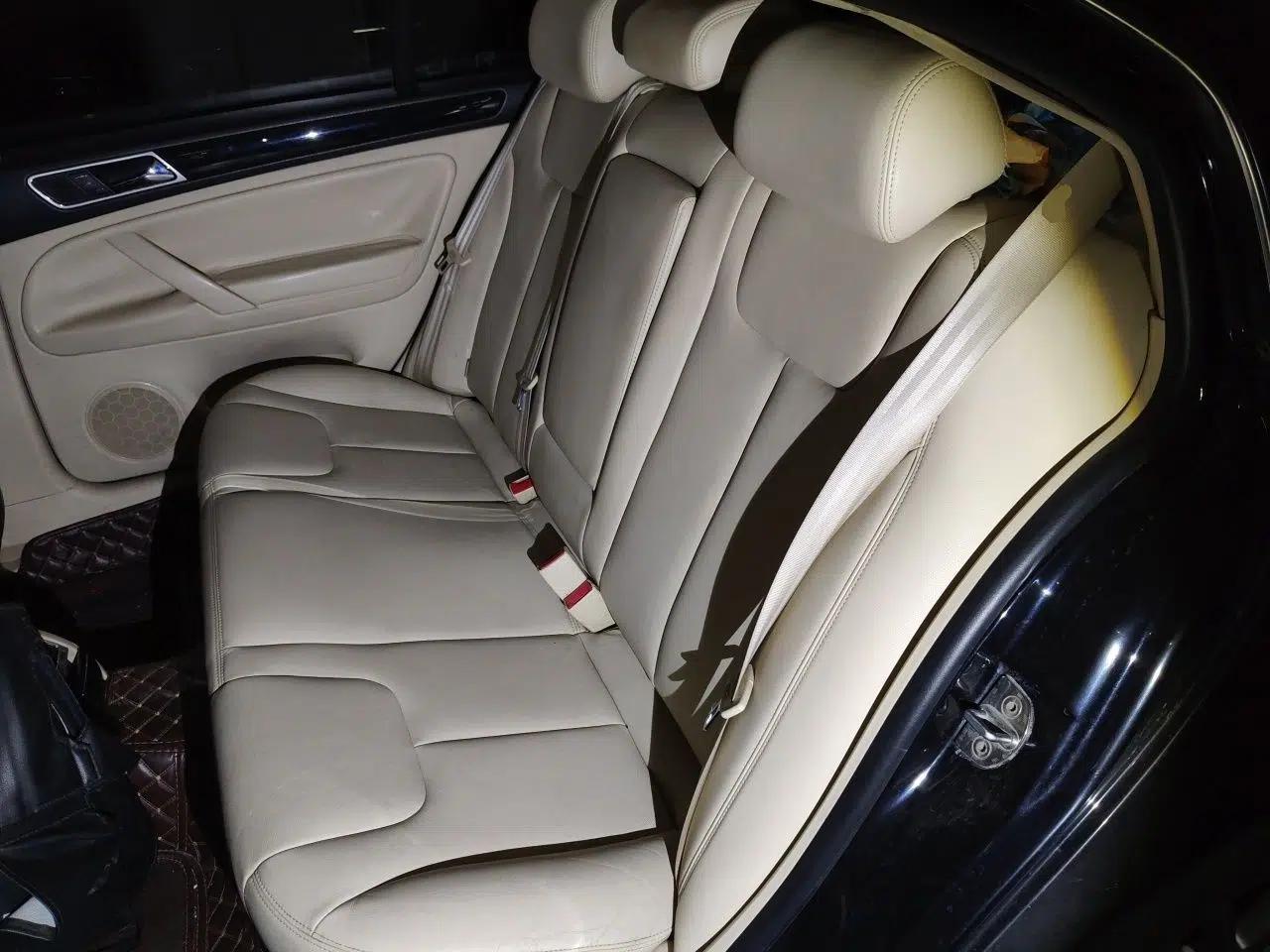 Volkswagen Passat 2011 1.8T Automatic Luxury Model — миниатюра 17