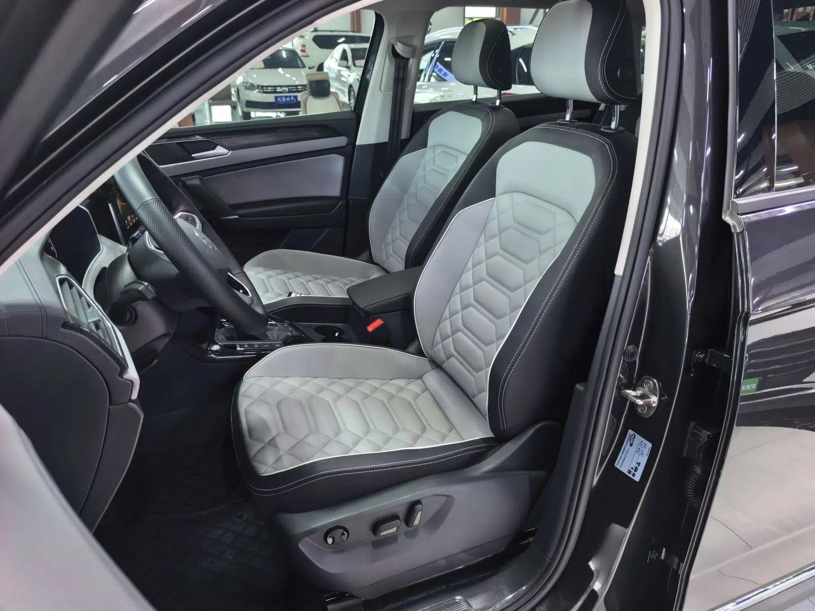 Volkswagen Tayron 2025 Zhongxiang Version 300TSI — миниатюра 9