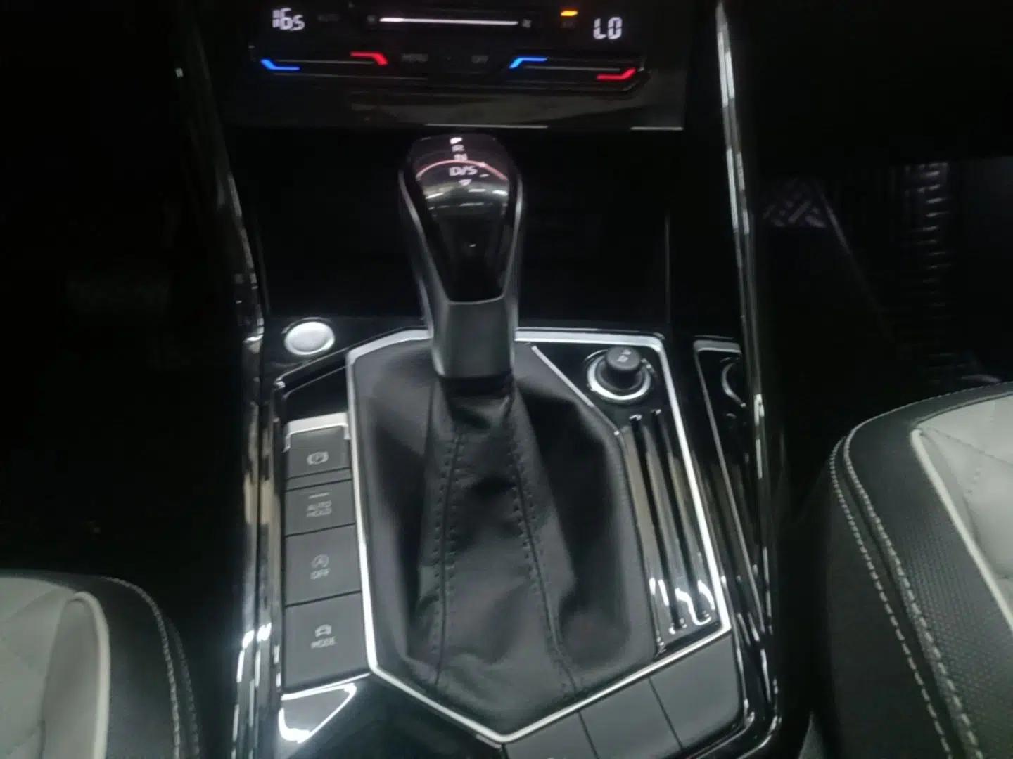 Volkswagen Tayron 2023 330TSI Two-Wheel-Drive Luxury Plus Advanced Version — миниатюра 16