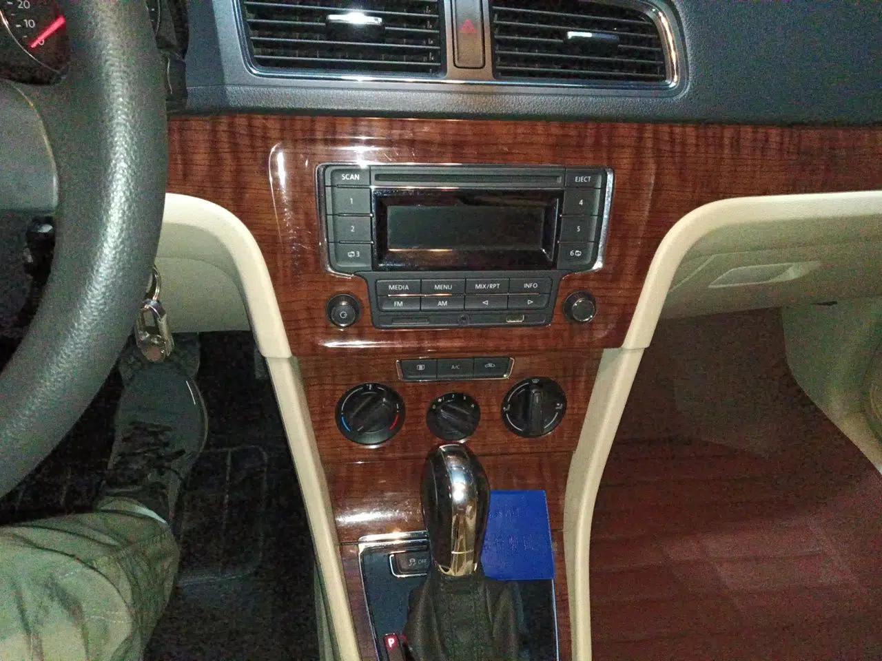 Volkswagen Lavida 2013 1.6L Automatic Comfort Edition — миниатюра 13