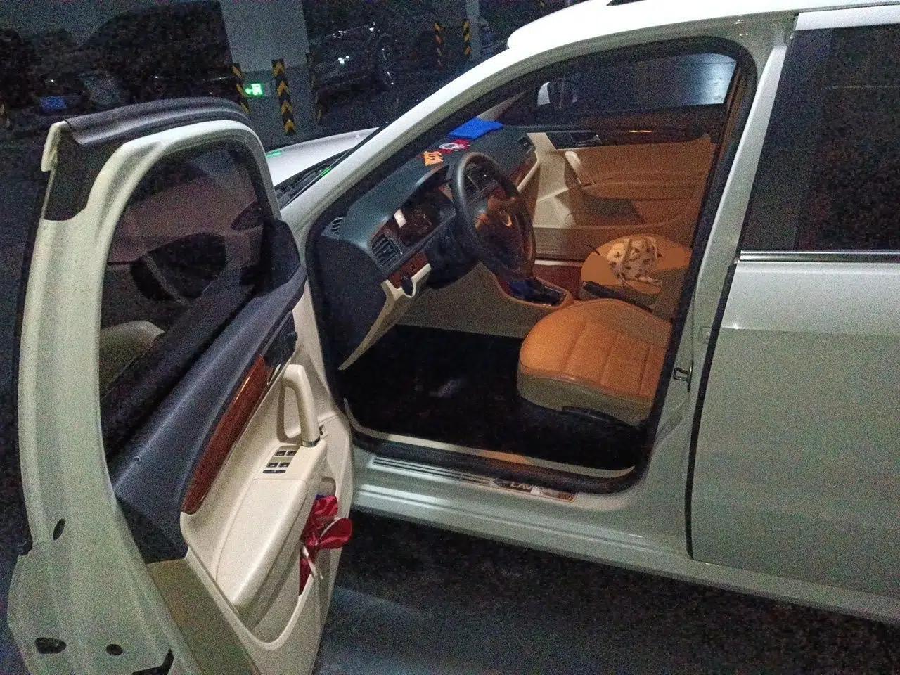 Volkswagen Lavida 2013 1.6L Automatic Comfort Edition — миниатюра 16
