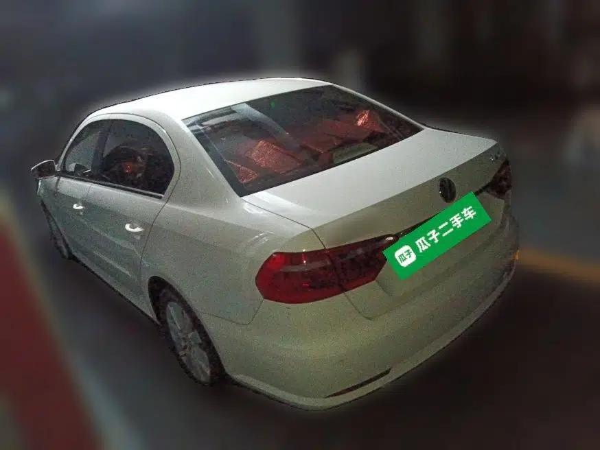 Volkswagen Lavida 2013 1.6L Automatic Comfort Edition — миниатюра 4