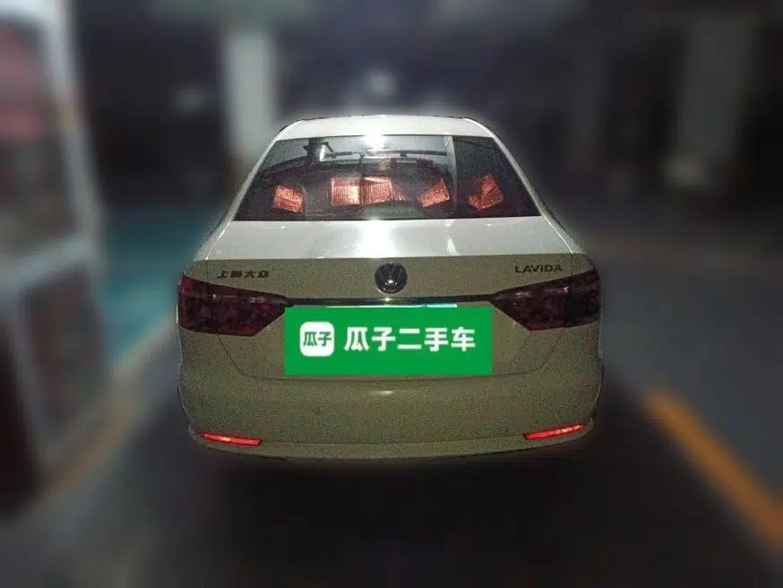 Volkswagen Lavida 2013 1.6L Automatic Comfort Edition — миниатюра 5