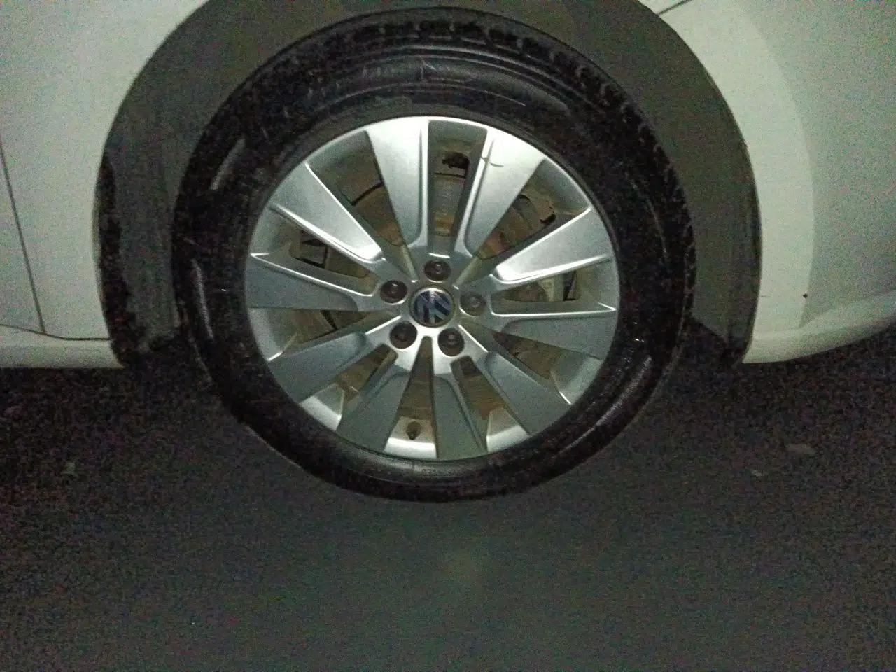 Volkswagen Lavida 2013 1.6L Automatic Comfort Edition — миниатюра 8