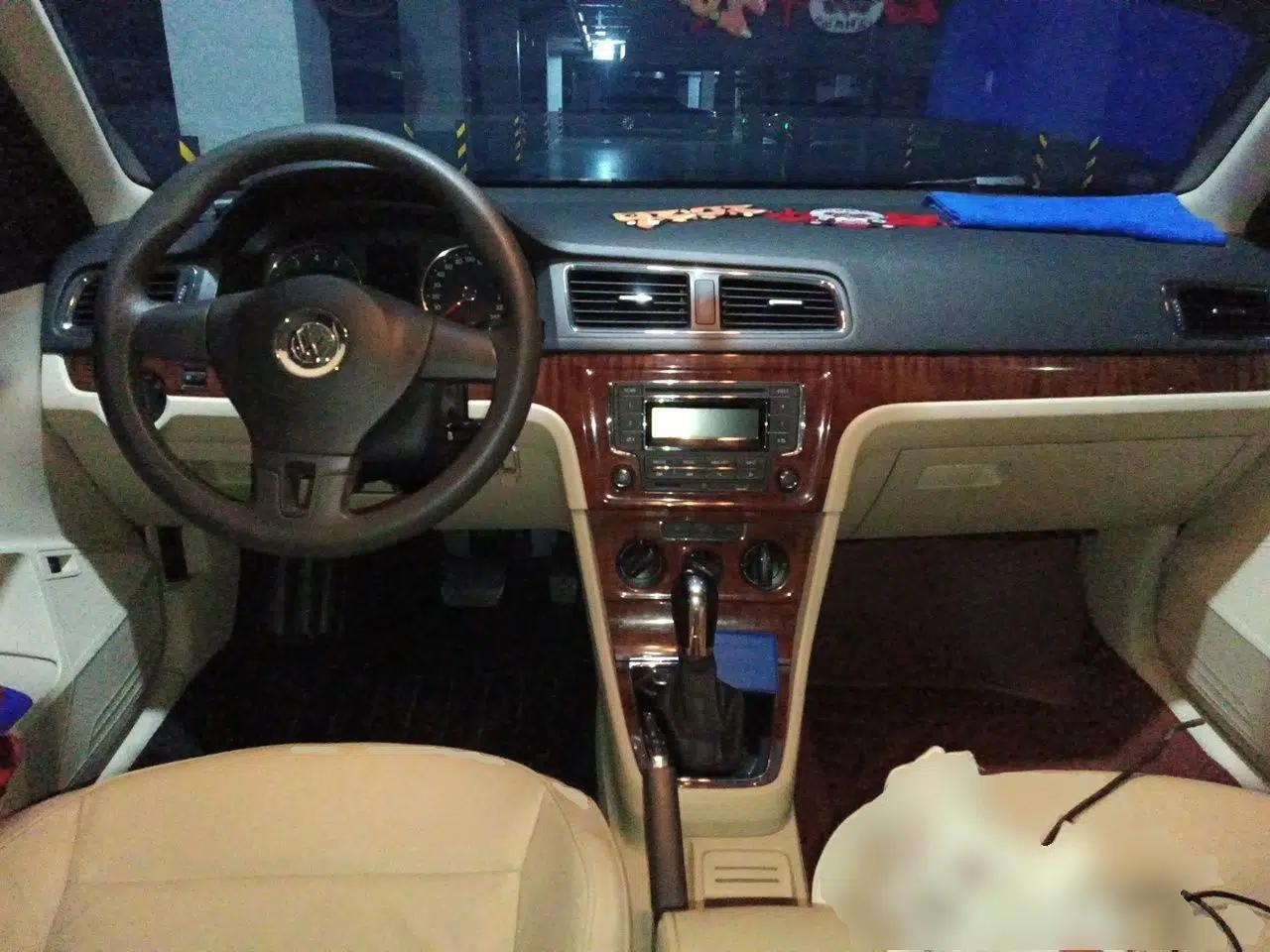 Volkswagen Lavida 2013 1.6L Automatic Comfort Edition — миниатюра 9