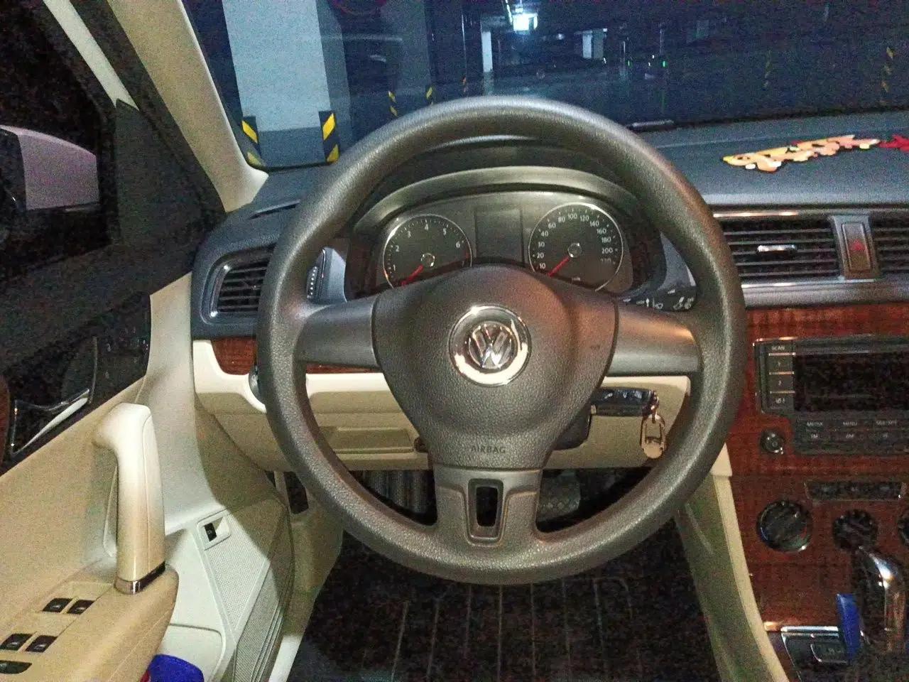 Volkswagen Lavida 2013 1.6L Automatic Comfort Edition — миниатюра 10