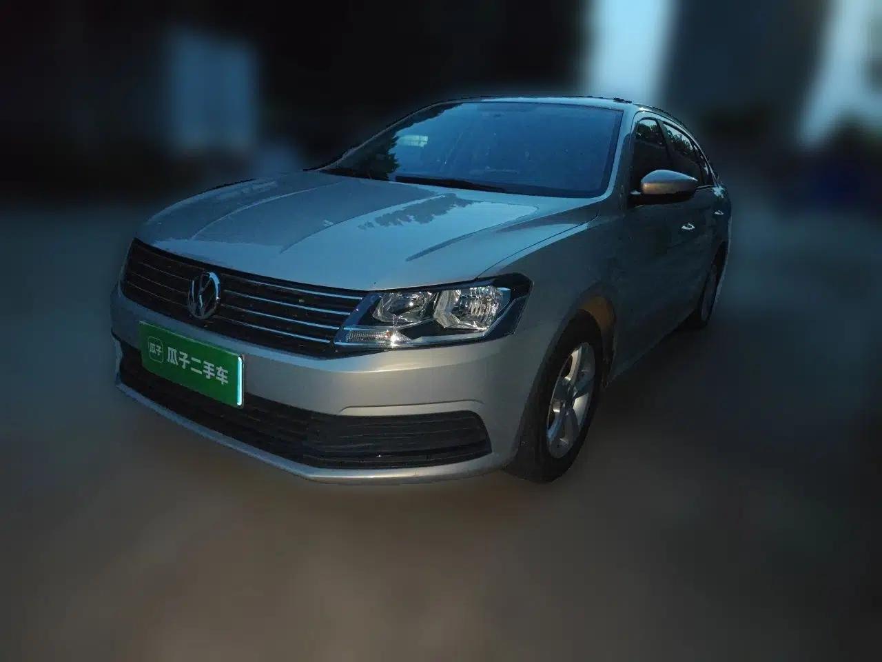 Volkswagen Lavida 2015 1.6L Manual Fashion Edition — миниатюра 1