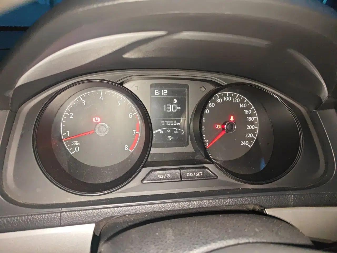 Volkswagen Lavida 2015 1.6L Manual Fashion Edition — миниатюра 11