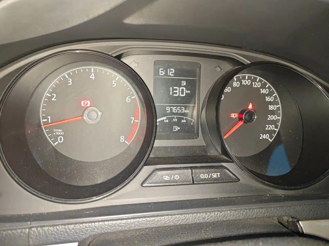 Volkswagen Lavida 2015 1.6L Manual Fashion Edition — миниатюра 12
