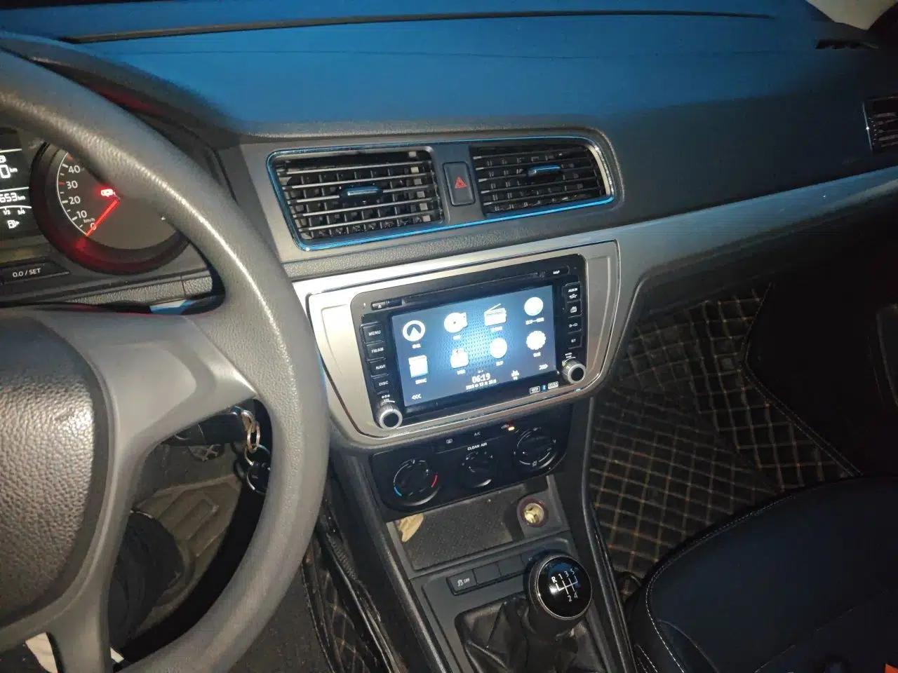 Volkswagen Lavida 2015 1.6L Manual Fashion Edition — миниатюра 13