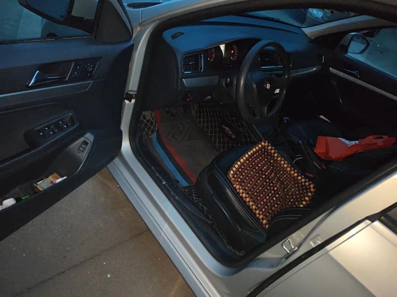 Volkswagen Lavida 2015 1.6L Manual Fashion Edition — миниатюра 16