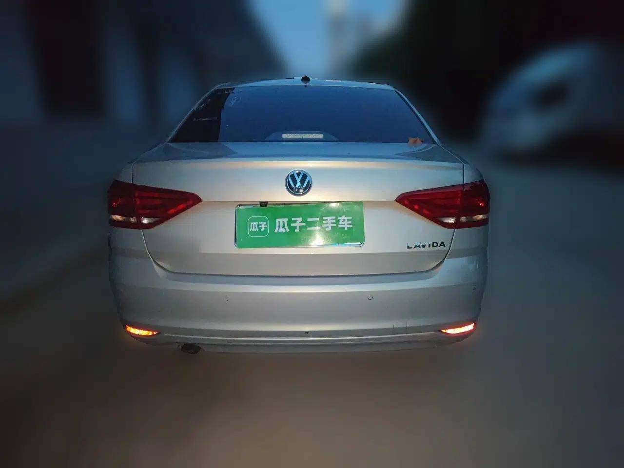 Volkswagen Lavida 2015 1.6L Manual Fashion Edition — миниатюра 5