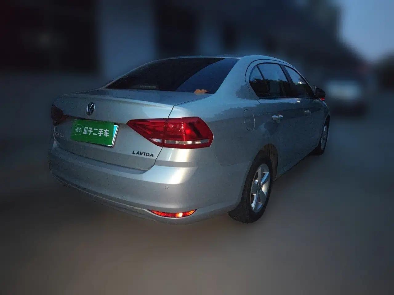 Volkswagen Lavida 2015 1.6L Manual Fashion Edition — миниатюра 6