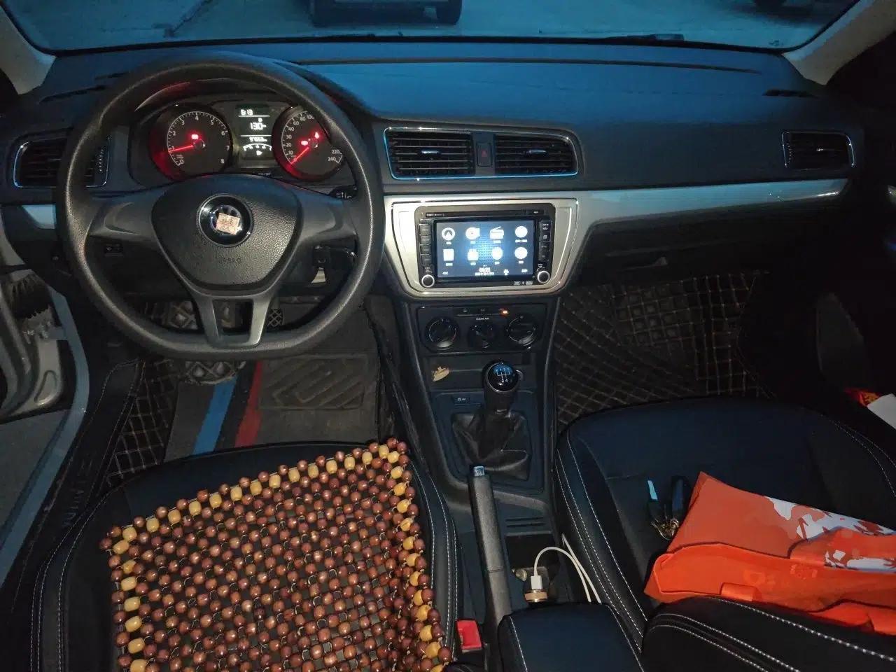 Volkswagen Lavida 2015 1.6L Manual Fashion Edition — миниатюра 9