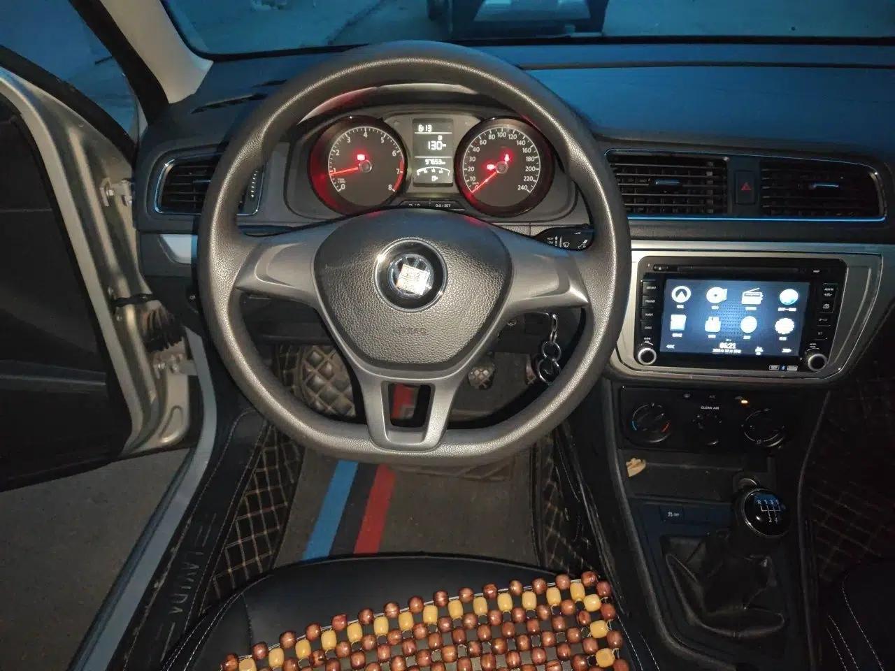 Volkswagen Lavida 2015 1.6L Manual Fashion Edition — миниатюра 10
