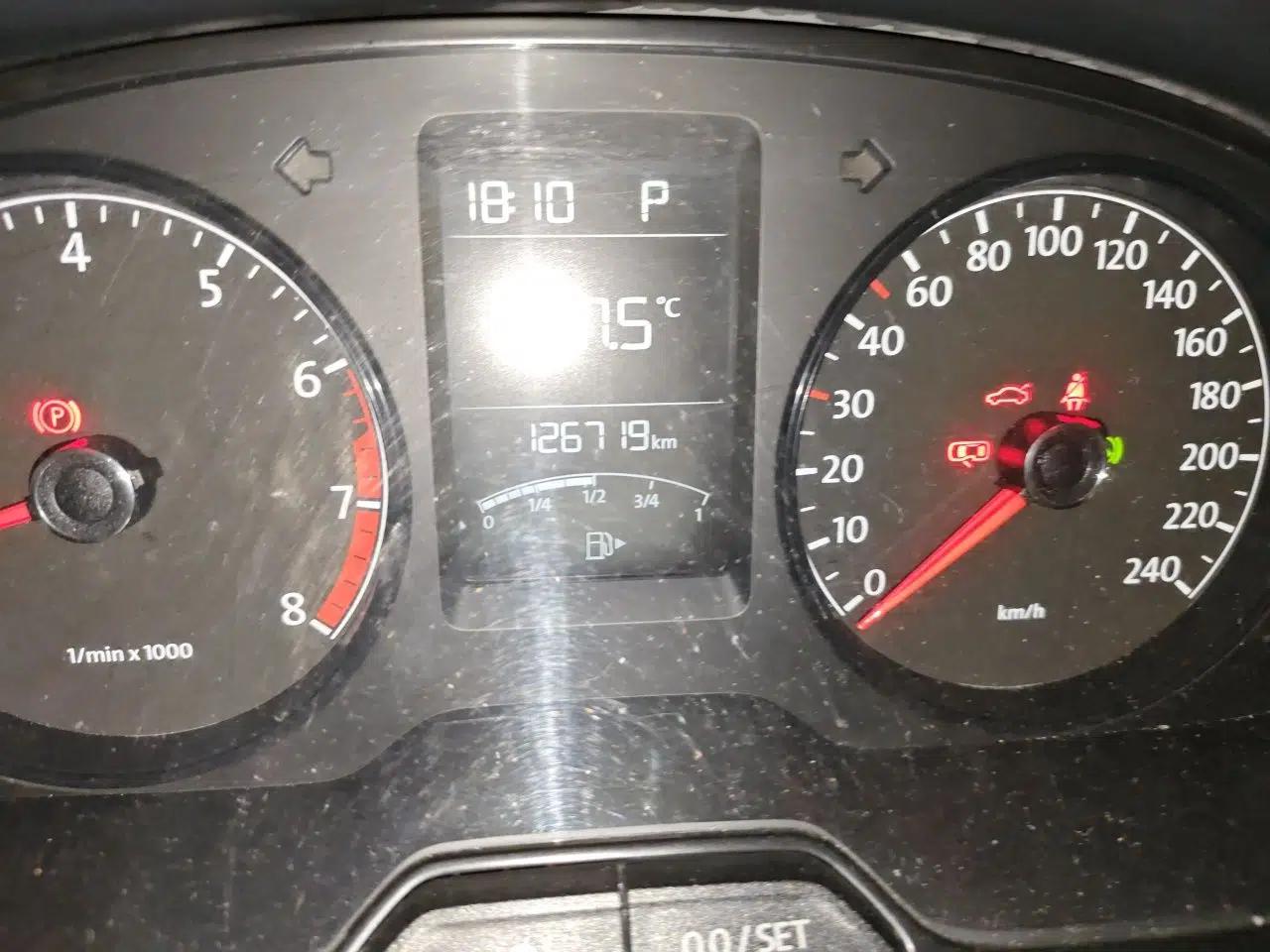 Volkswagen Lavida 2013 Revised Classic 1.6L Automatic Fashion Edition — миниатюра 12