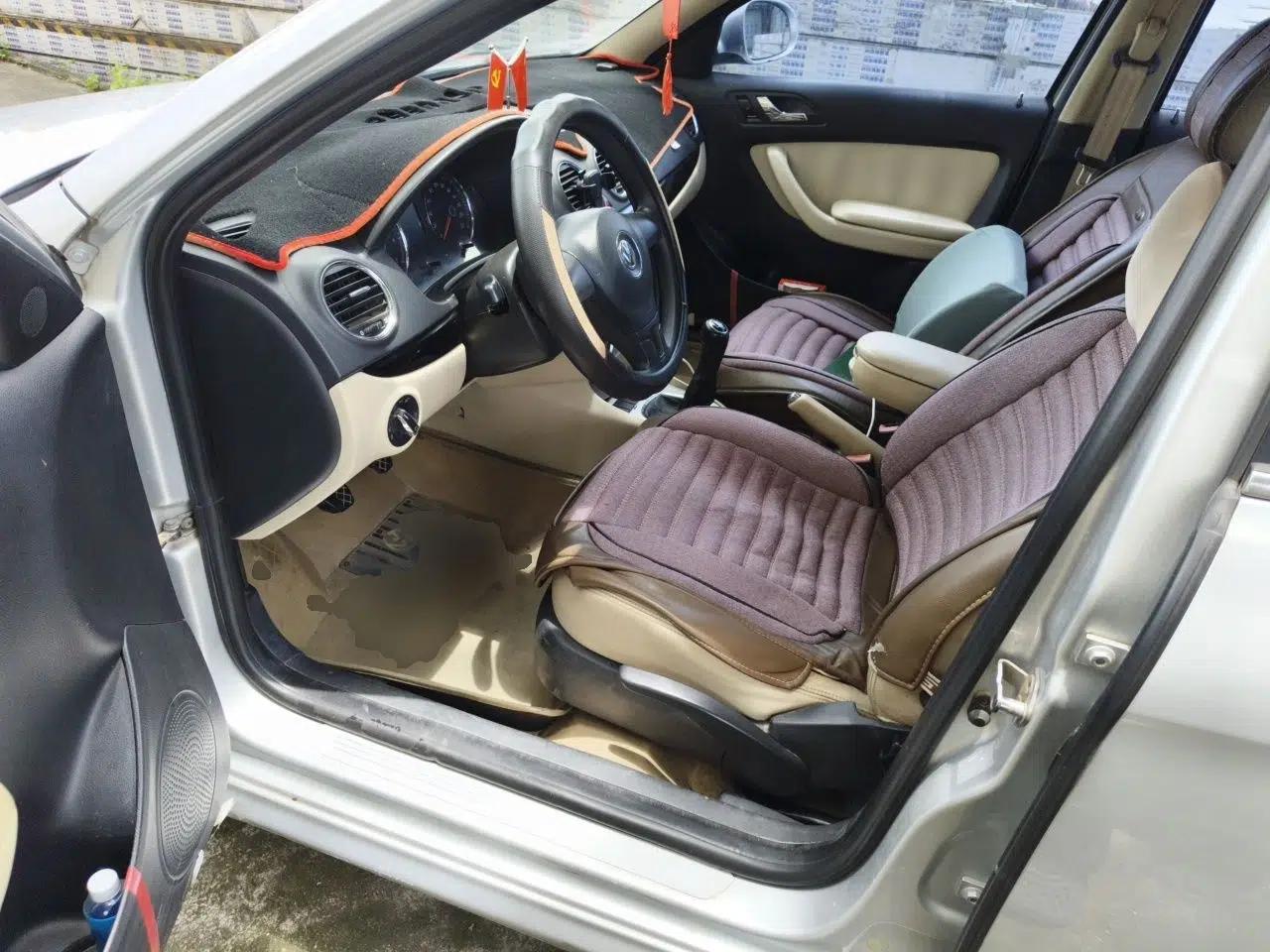 Volkswagen Lavida 2011 1.6L Manual - Premium Edition — миниатюра 16