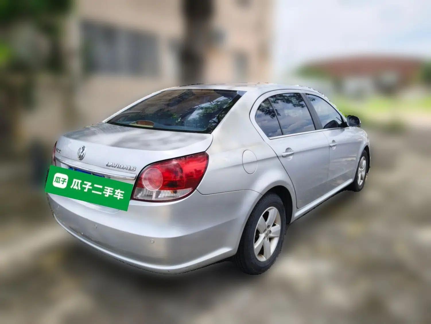 Volkswagen Lavida 2011 1.6L Manual - Premium Edition — миниатюра 6