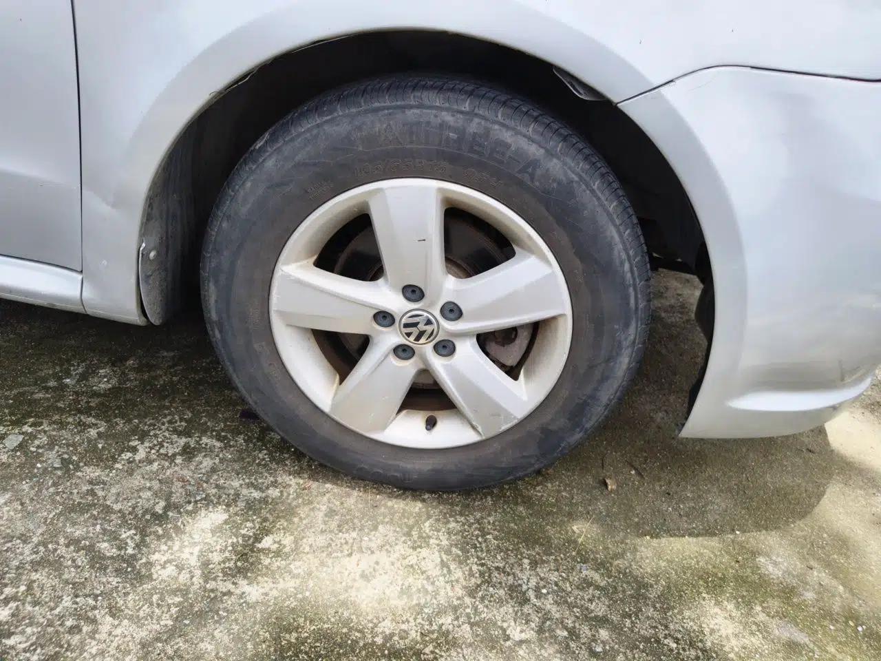 Volkswagen Lavida 2011 1.6L Manual - Premium Edition — миниатюра 8