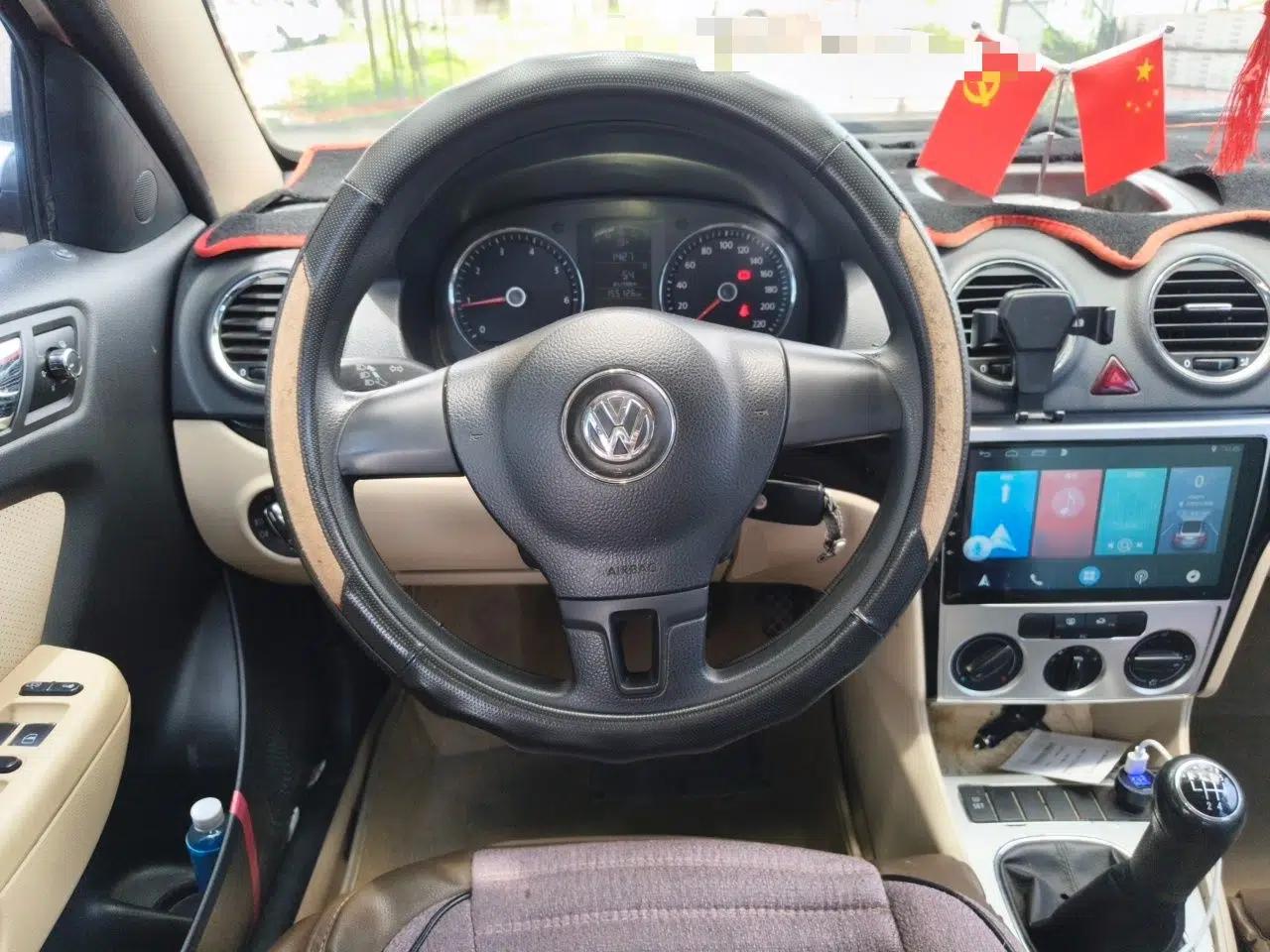 Volkswagen Lavida 2011 1.6L Manual - Premium Edition — миниатюра 10