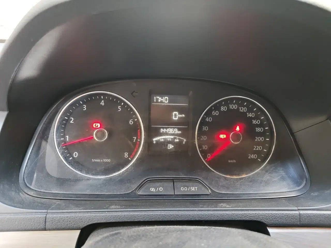 Volkswagen Lavida 2013 Restyled Classic 1.6L Manual Comfort Edition — миниатюра 11