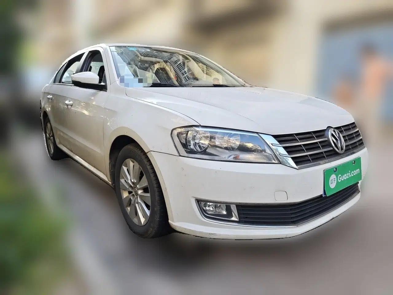 Volkswagen Lavida 2013 Restyled Classic 1.6L Manual Comfort Edition — миниатюра 3