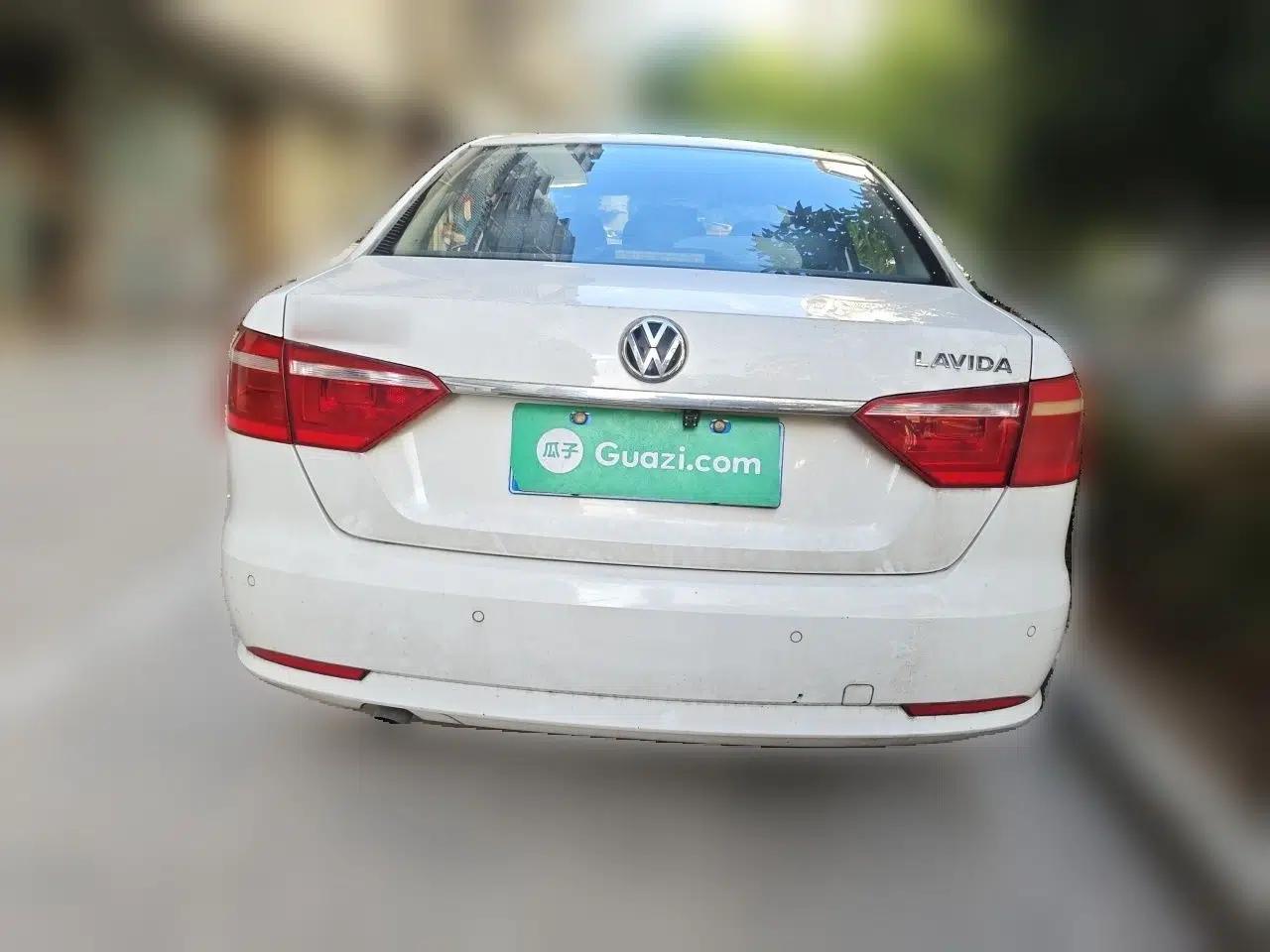 Volkswagen Lavida 2013 Restyled Classic 1.6L Manual Comfort Edition — миниатюра 5