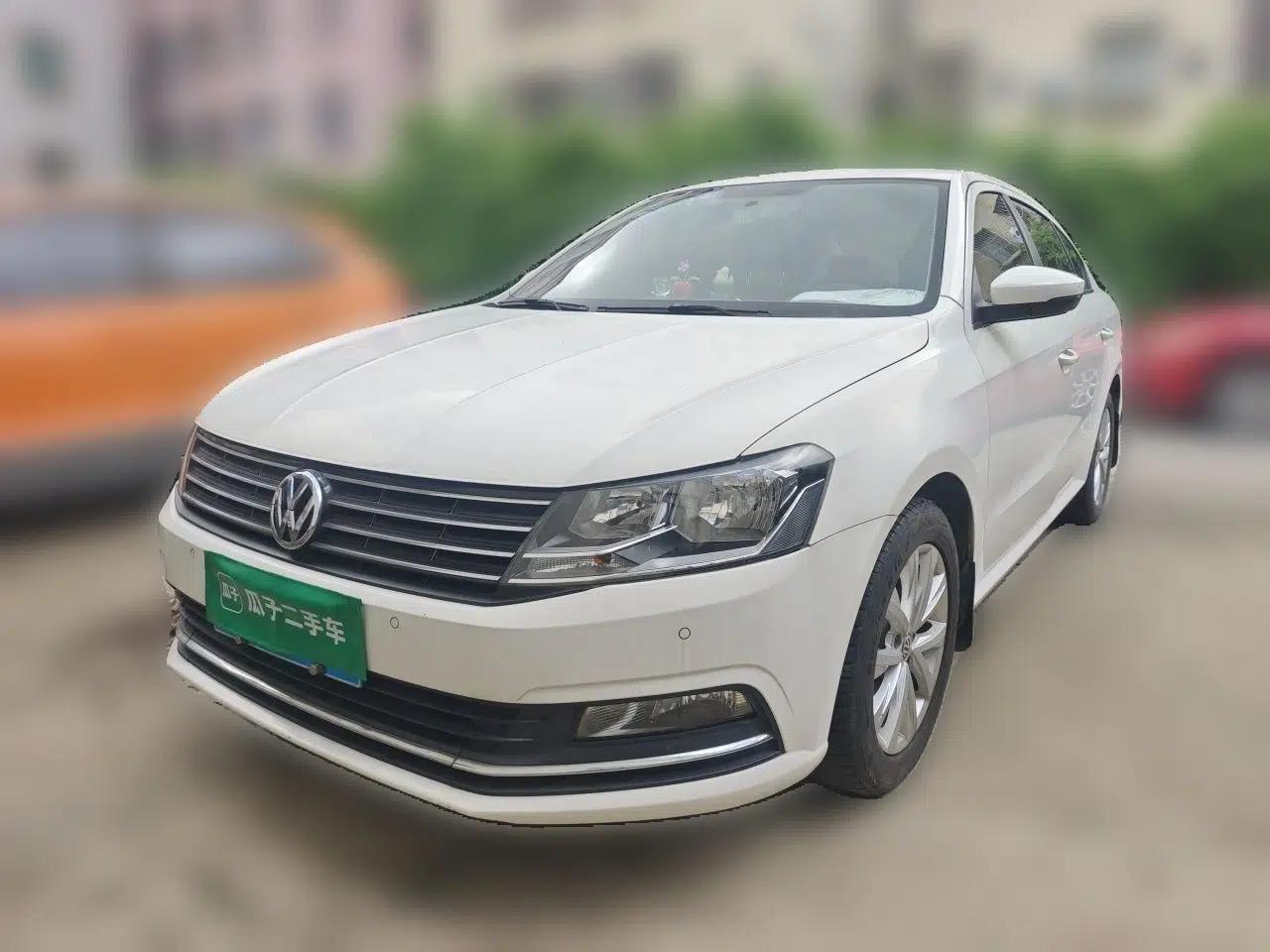 Volkswagen Lavida 2015 1.6L Automatic Comfort Edition — миниатюра 1