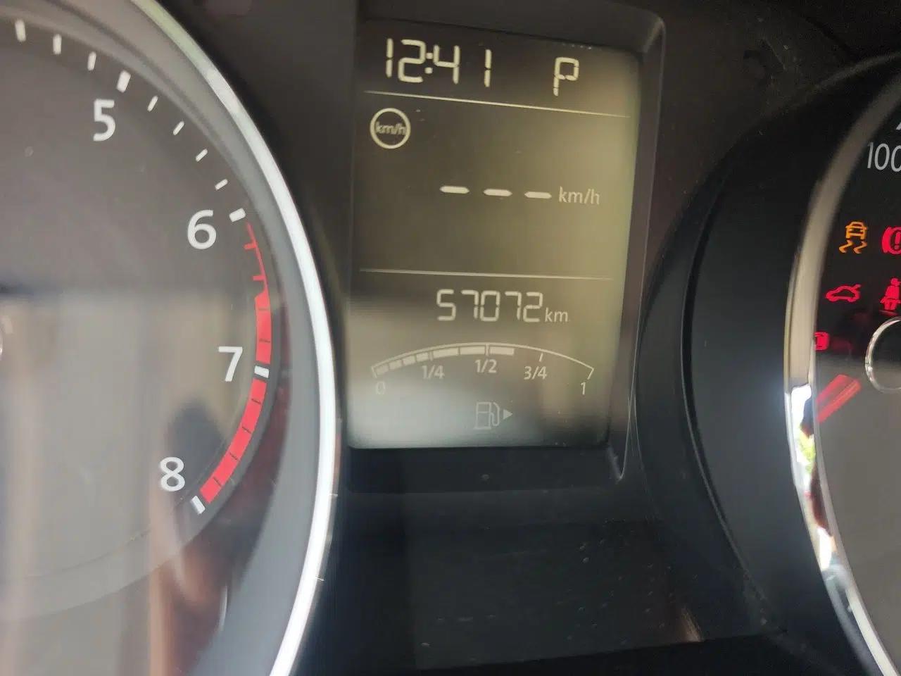 Volkswagen Lavida 2015 1.6L Automatic Comfort Edition — миниатюра 12