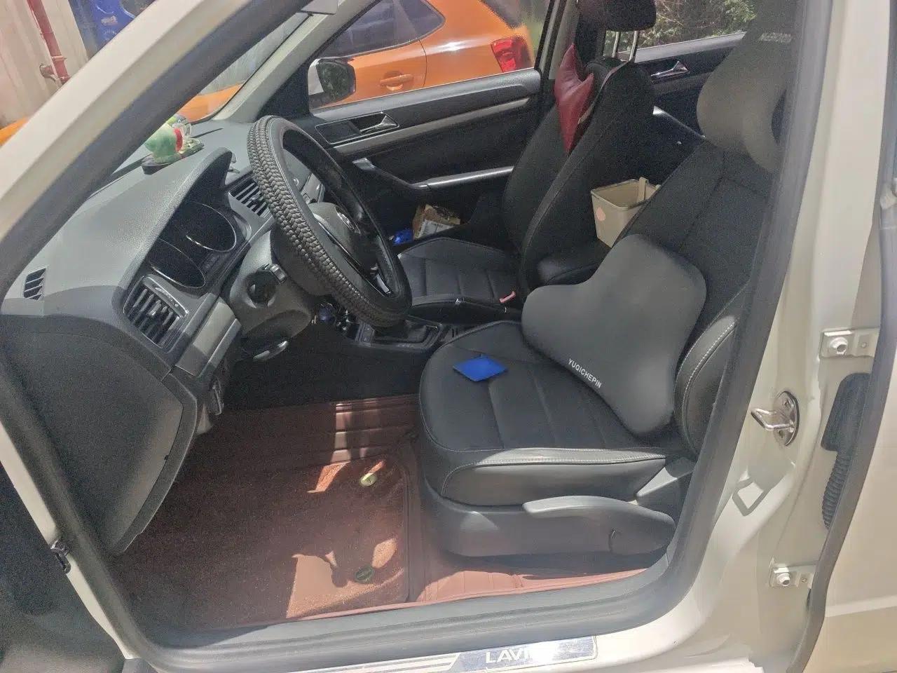 Volkswagen Lavida 2015 1.6L Automatic Comfort Edition — миниатюра 15