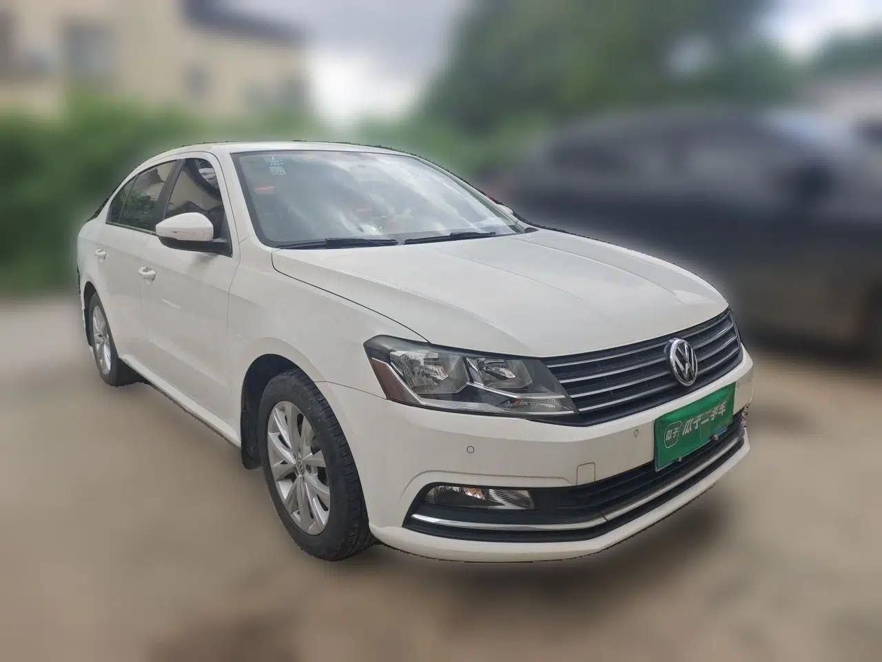 Volkswagen Lavida 2015 1.6L Automatic Comfort Edition — миниатюра 3