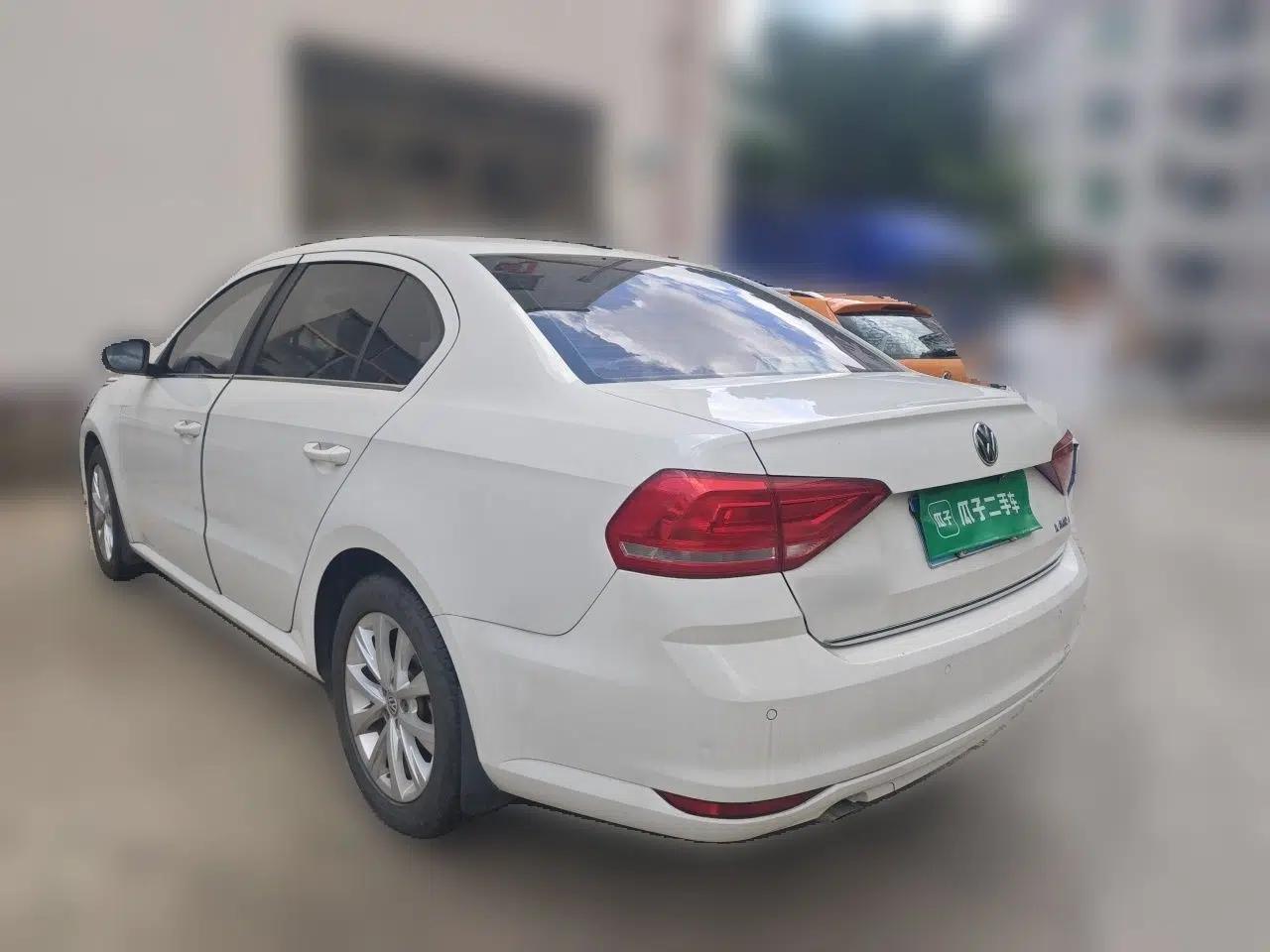 Volkswagen Lavida 2015 1.6L Automatic Comfort Edition — миниатюра 4