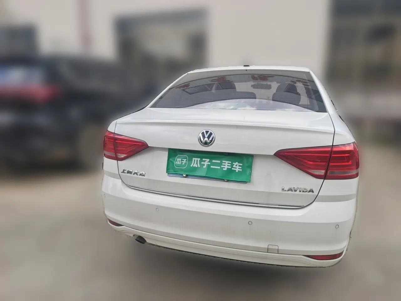 Volkswagen Lavida 2015 1.6L Automatic Comfort Edition — миниатюра 5