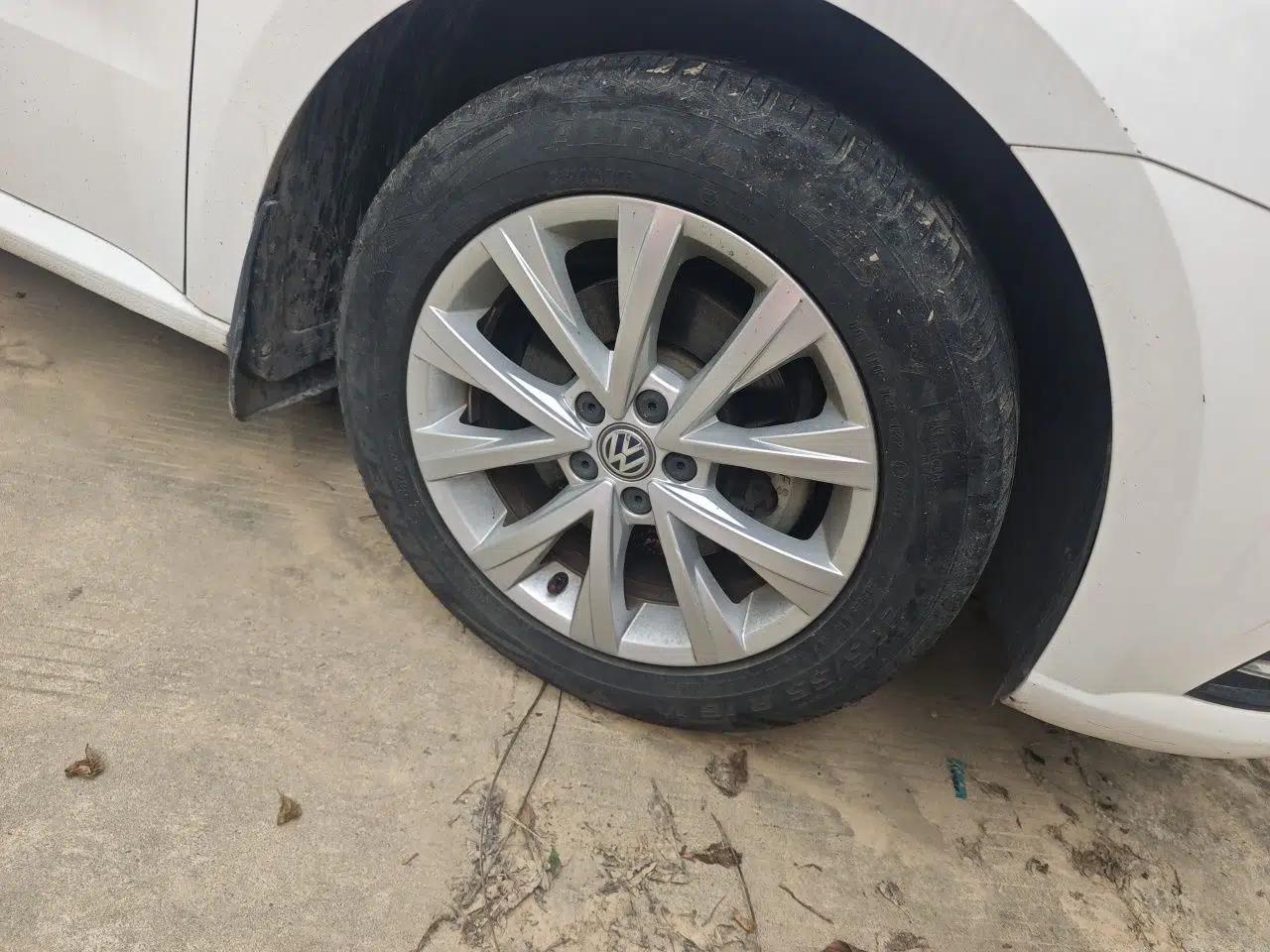 Volkswagen Lavida 2015 1.6L Automatic Comfort Edition — миниатюра 8
