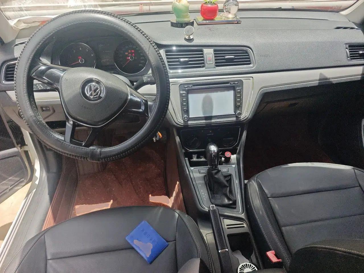 Volkswagen Lavida 2015 1.6L Automatic Comfort Edition — миниатюра 9