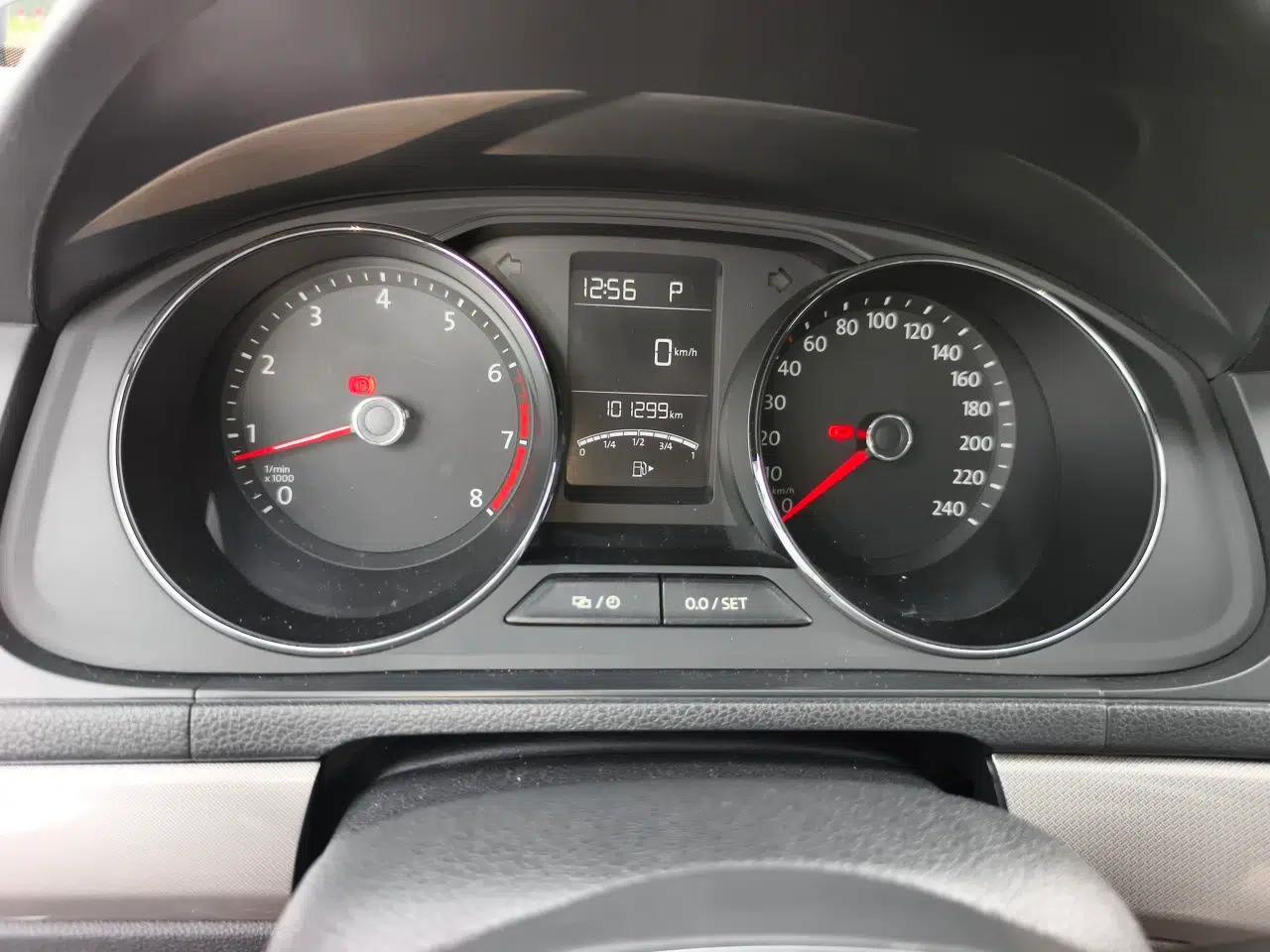 Volkswagen Lavida 2017 1.6L Automatic Comfort Edition — миниатюра 11