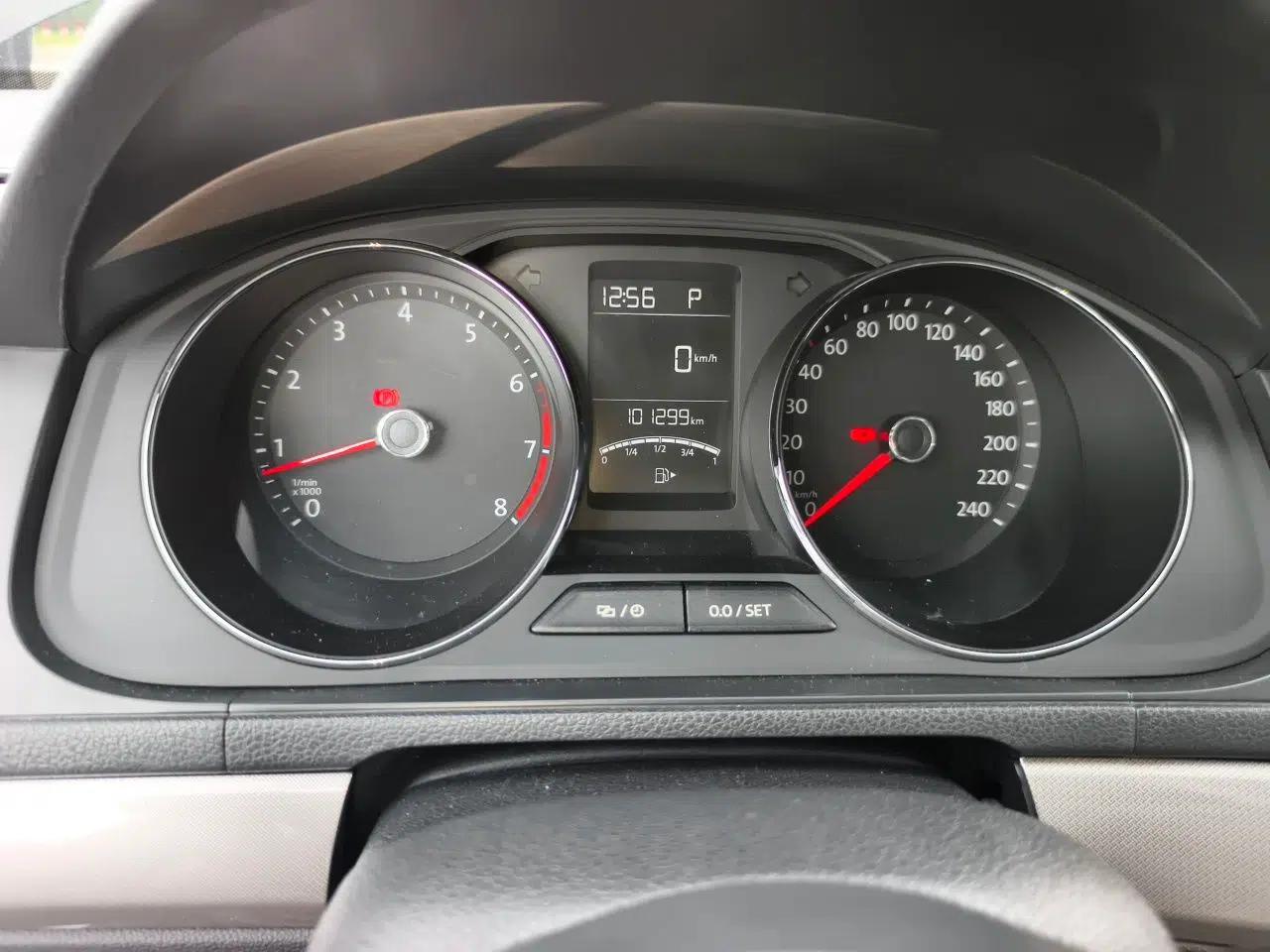 Volkswagen Lavida 2017 1.6L Automatic Comfort Edition — миниатюра 12