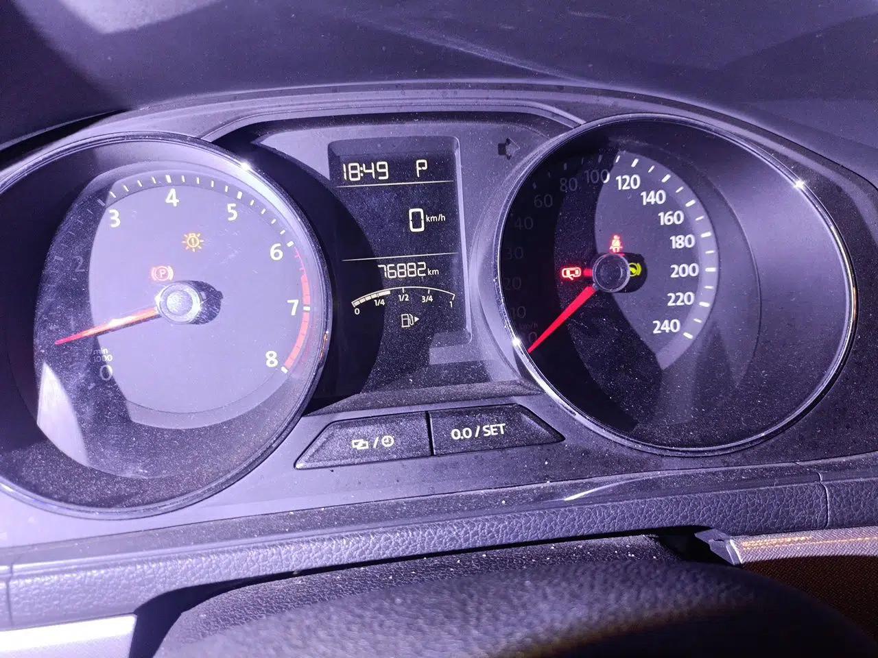 Volkswagen Lavida 2015 1.6L Automatic Comfort Edition — миниатюра 11