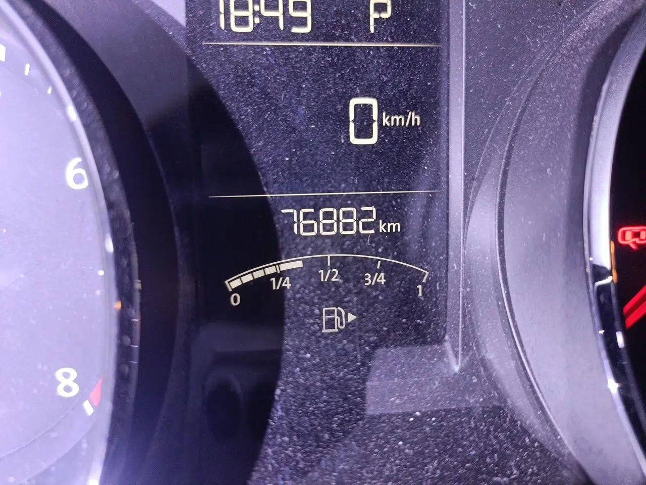 Volkswagen Lavida 2015 1.6L Automatic Comfort Edition — миниатюра 12