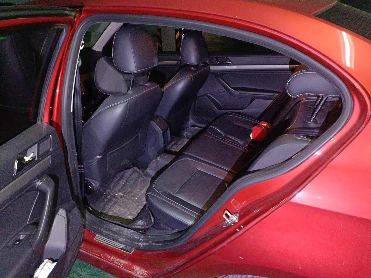 Volkswagen Lavida 2015 1.6L Automatic Comfort Edition — миниатюра 17