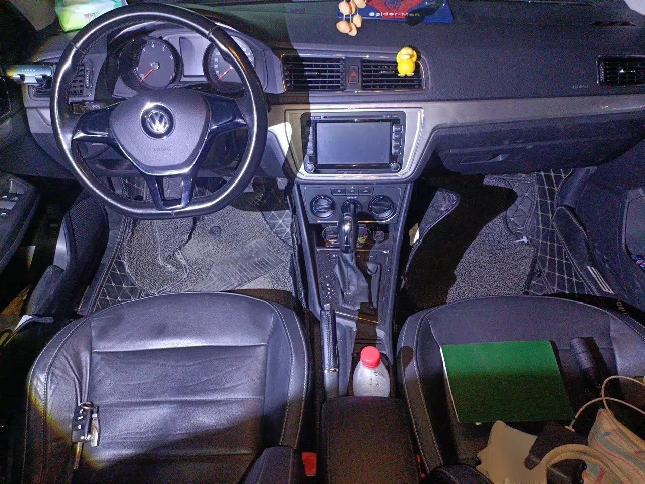 Volkswagen Lavida 2015 1.6L Automatic Comfort Edition — миниатюра 9