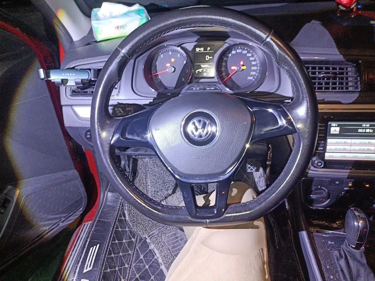 Volkswagen Lavida 2015 1.6L Automatic Comfort Edition — миниатюра 10