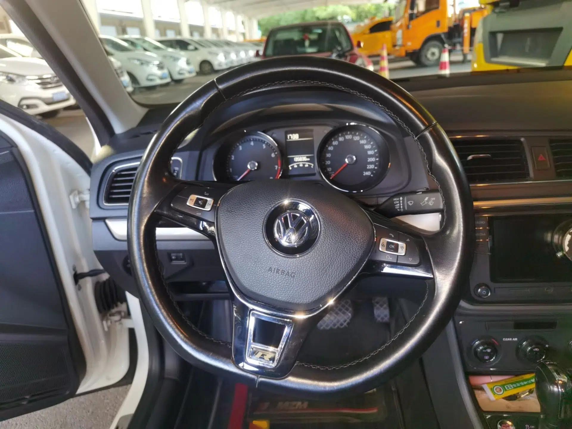 Volkswagen Lavida 2017 230TSI DSG Comfort Edition — миниатюра 9