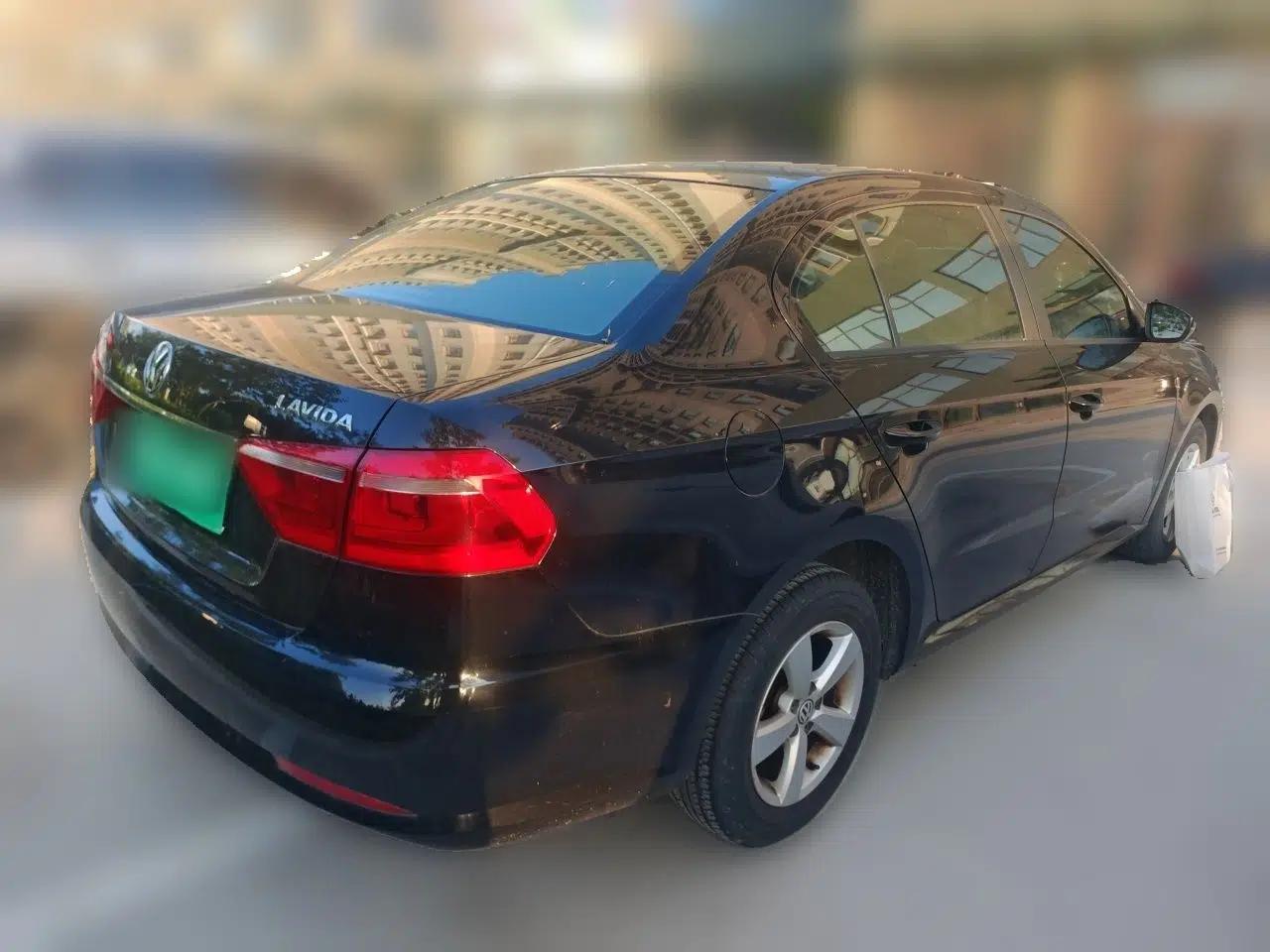 Volkswagen Lavida 2013 Revised Classic 1.6L Manual Fashion Edition — миниатюра 4