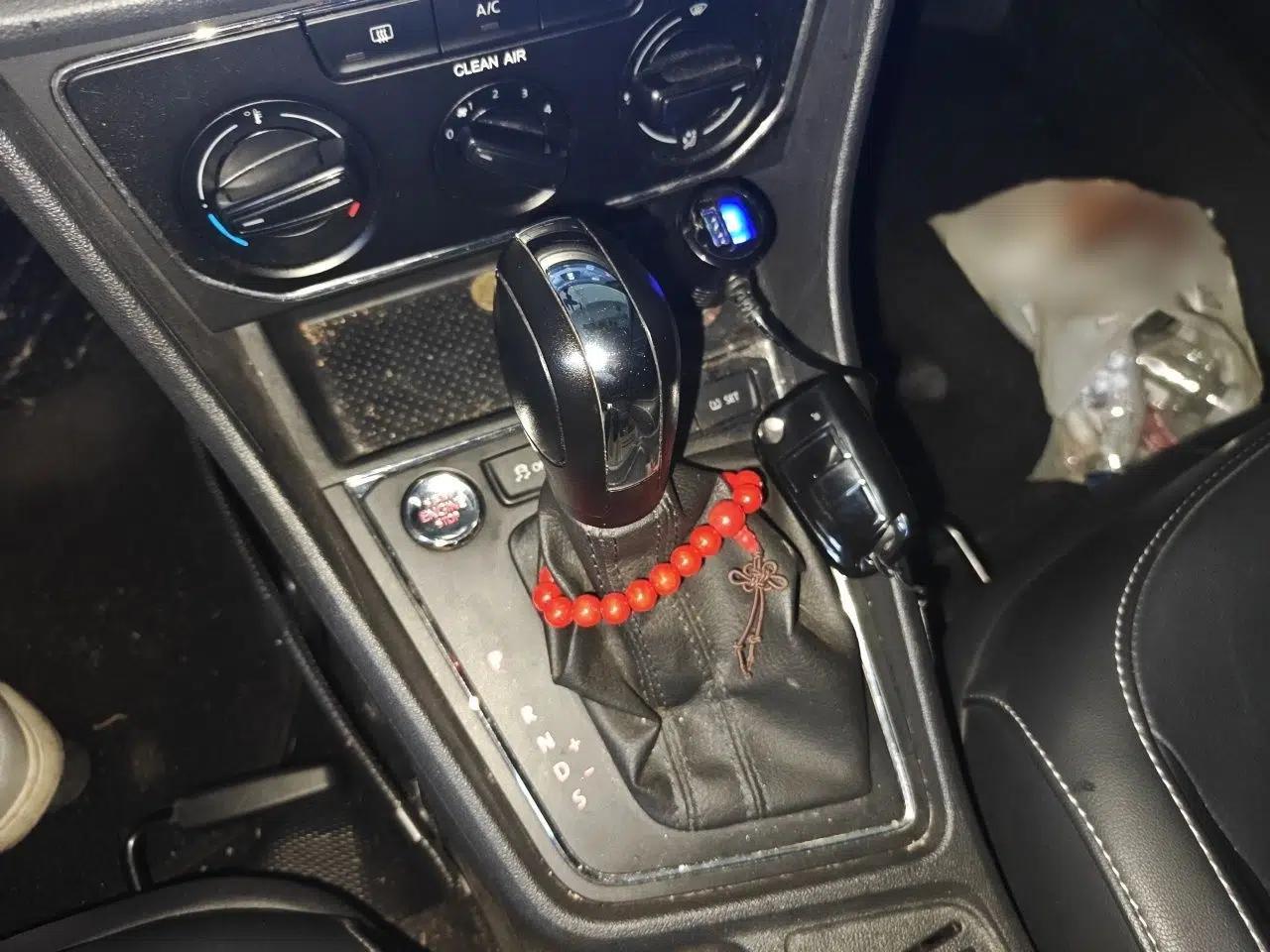 Volkswagen Lavida 2017 1.6L Automatic Comfort Edition — миниатюра 11