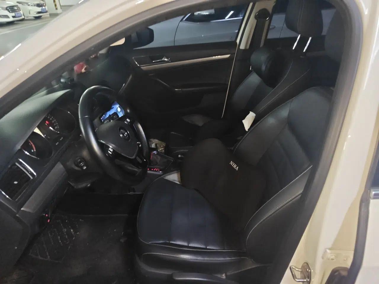 Volkswagen Lavida 2017 1.6L Automatic Comfort Edition — миниатюра 12