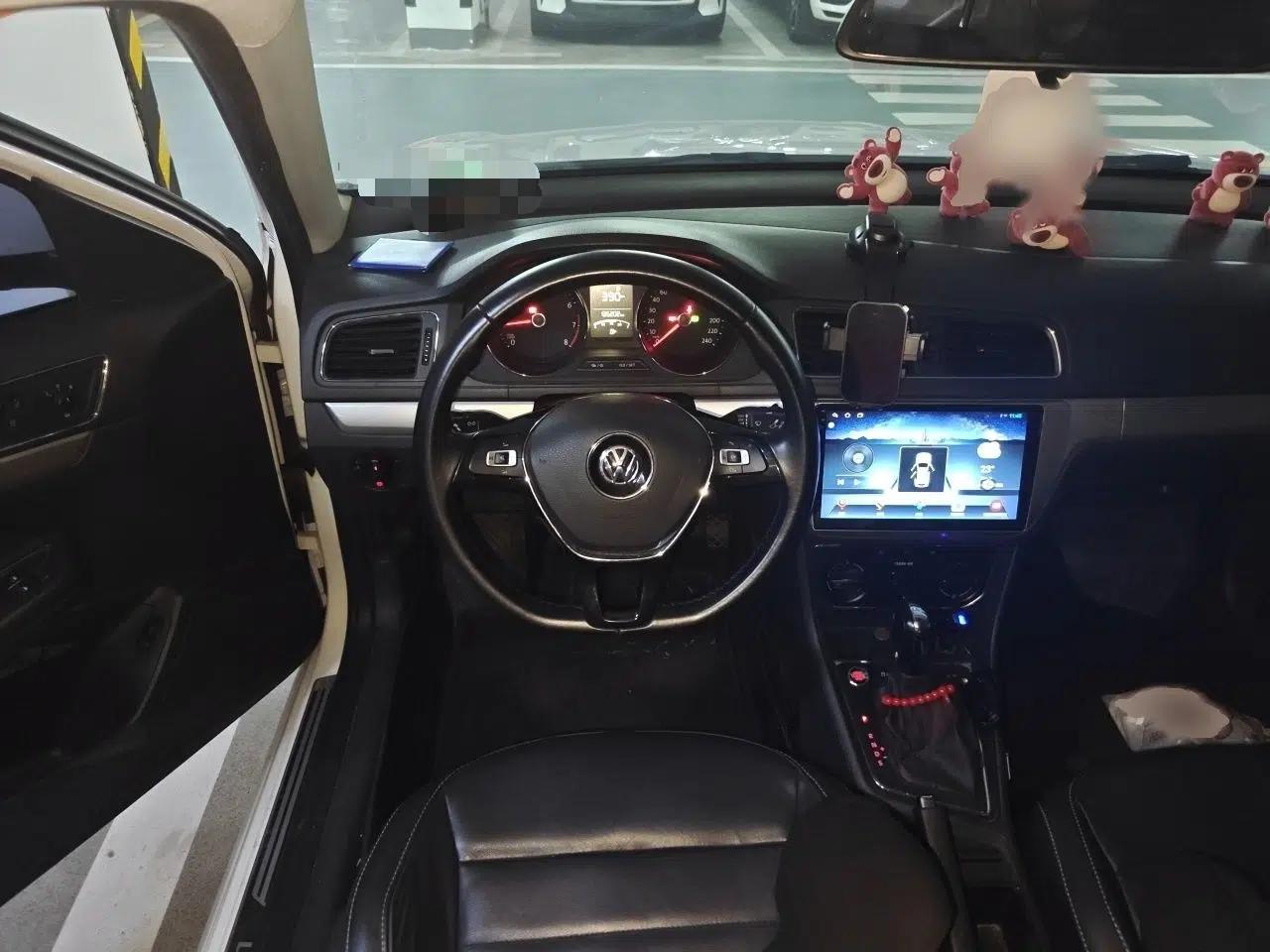 Volkswagen Lavida 2017 1.6L Automatic Comfort Edition — миниатюра 7