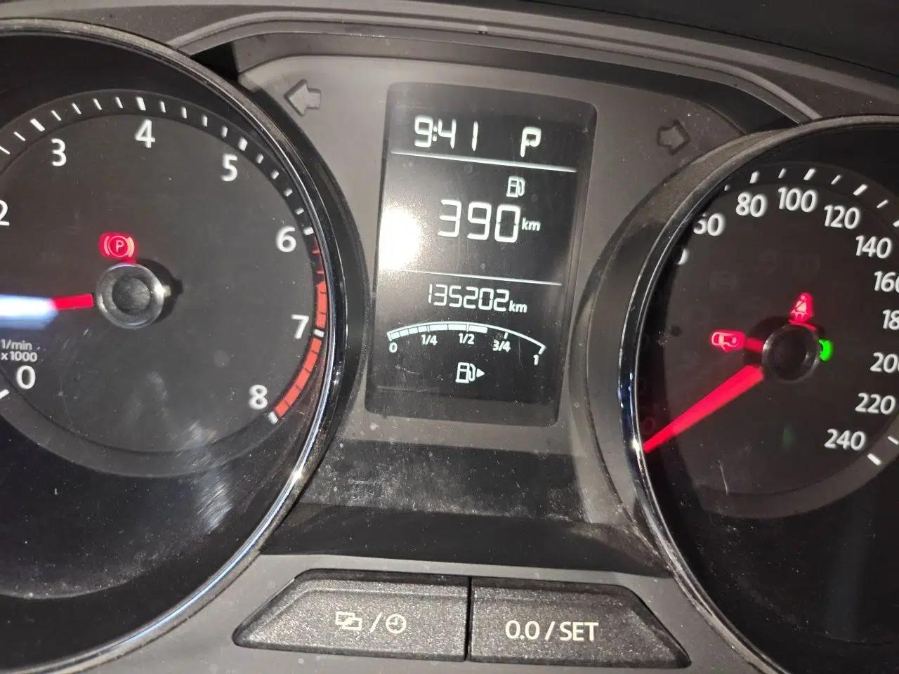 Volkswagen Lavida 2017 1.6L Automatic Comfort Edition — миниатюра 9