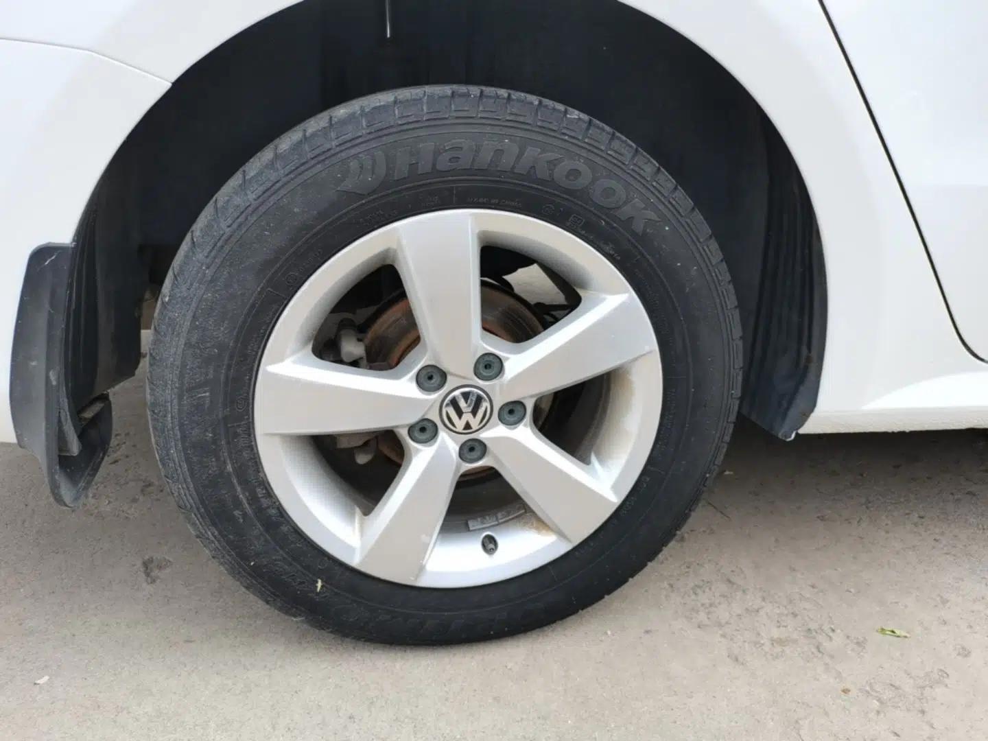Volkswagen Lavida 2015 1.6L Automatic Fashion Edition — миниатюра 11